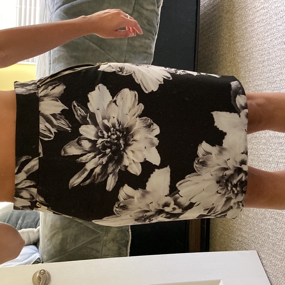 H&M High Waisted Skirt - Picture 2 of 6